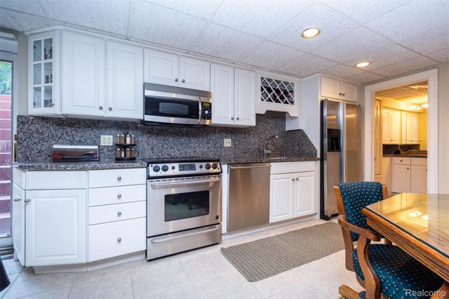 15703 Pleasant Avenue, Allen Park, MI 48101