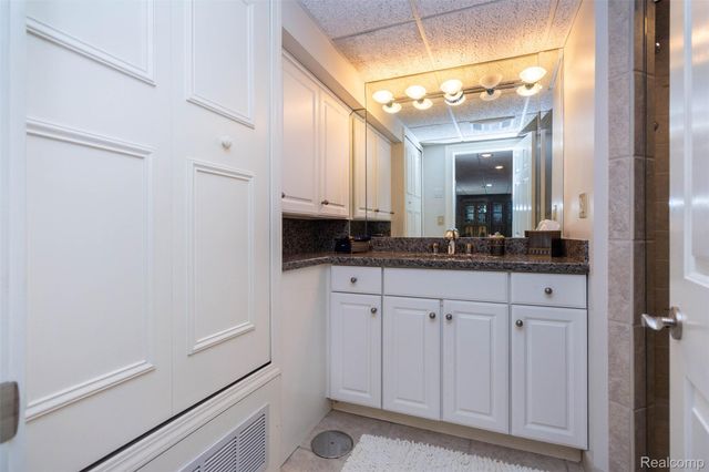 15703 Pleasant Avenue, Allen Park, MI 48101