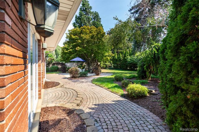 15703 Pleasant Avenue, Allen Park, MI 48101