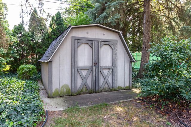 15703 Pleasant Avenue, Allen Park, MI 48101