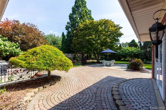 15703 Pleasant Avenue, Allen Park, MI 48101