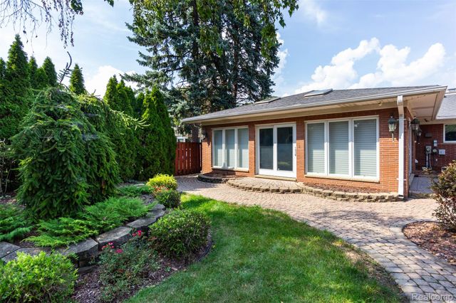 15703 Pleasant Avenue, Allen Park, MI 48101