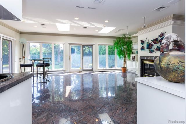 15703 Pleasant Avenue, Allen Park, MI 48101