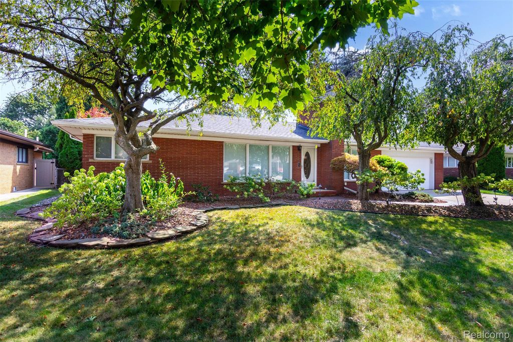 15703 Pleasant Avenue, Allen Park, MI 48101