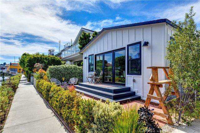 223 Howland Canal, Venice, CA 90291