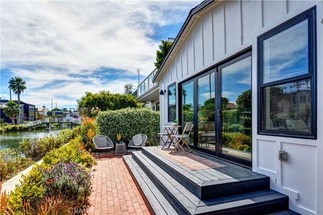 223 Howland Canal, Venice, CA 90291