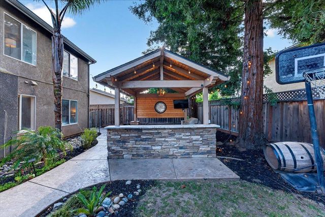 1301 Peregrine Drive, Gilroy, CA 95020