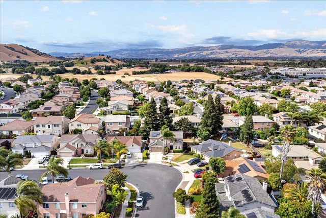 1301 Peregrine Drive, Gilroy, CA 95020