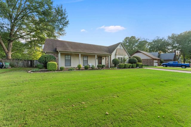 8671 PINE NEEDLE DR, Germantown, TN 38139