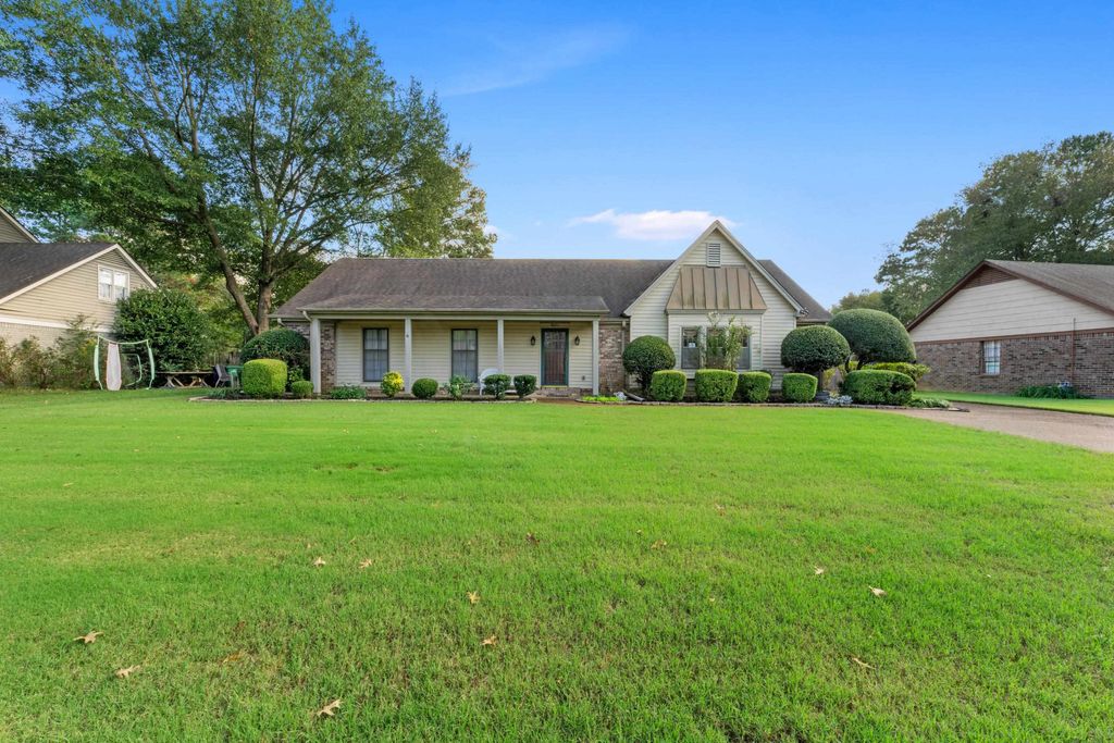 8671 PINE NEEDLE DR, Germantown, TN 38139