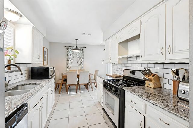 1654 Clarendon Drive, Lewisville, TX 75067