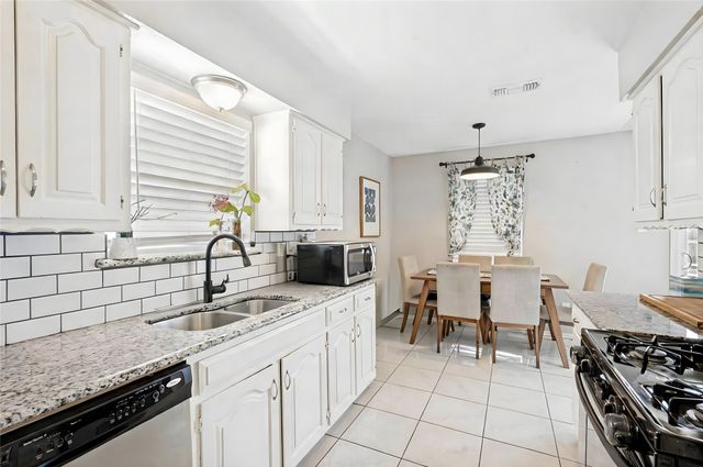 1654 Clarendon Drive, Lewisville, TX 75067