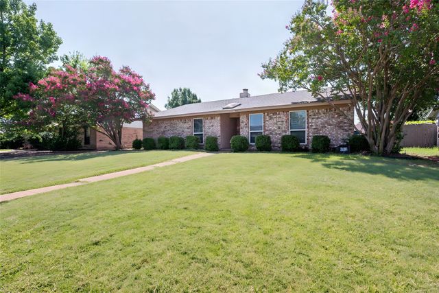 1654 Clarendon Drive, Lewisville, TX 75067