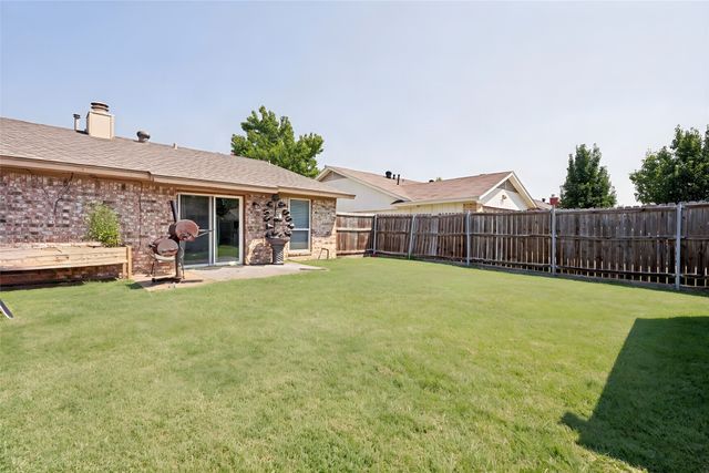 1654 Clarendon Drive, Lewisville, TX 75067