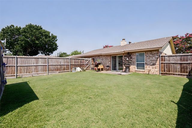 1654 Clarendon Drive, Lewisville, TX 75067