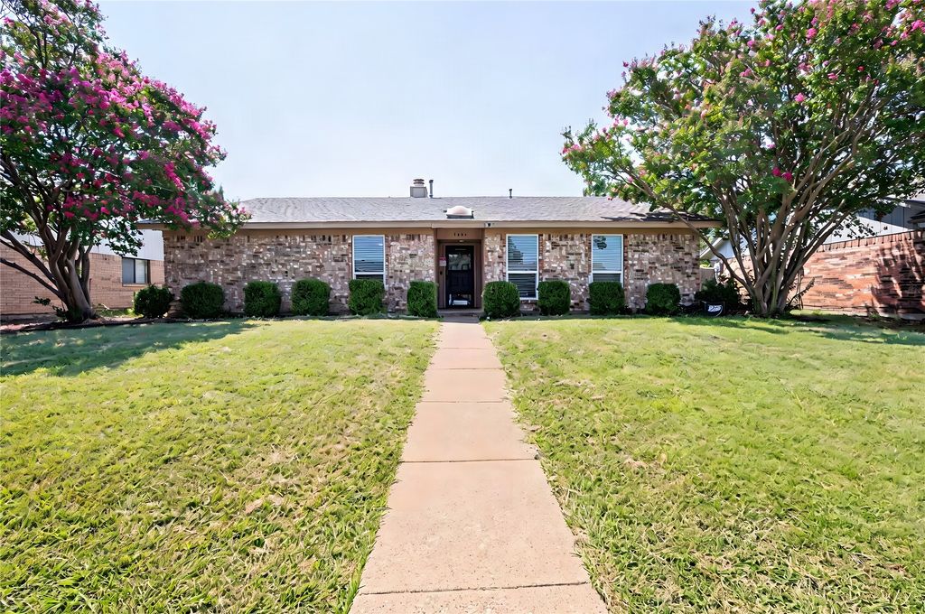 1654 Clarendon Drive, Lewisville, TX 75067