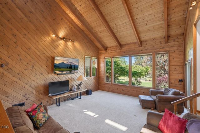60376 Arnold Market, Bend, OR 97702