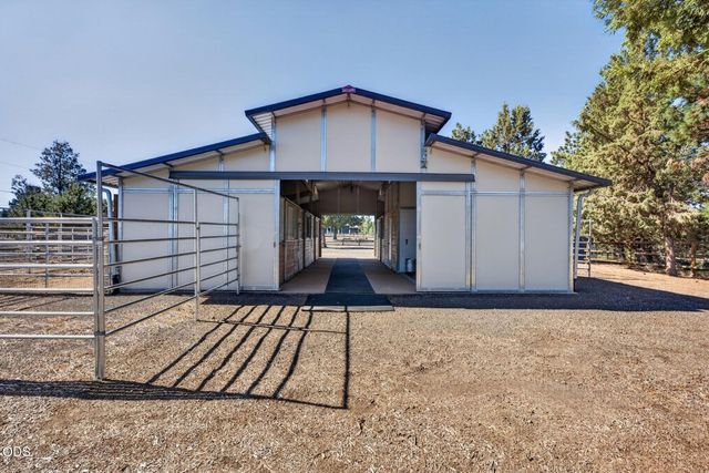 60376 Arnold Market, Bend, OR 97702