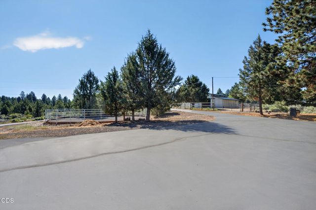 60376 Arnold Market, Bend, OR 97702