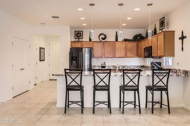 7665 W FETLOCK Trail, Peoria, AZ 85383