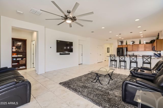 7665 W FETLOCK Trail, Peoria, AZ 85383