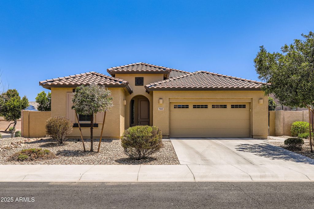 7665 W FETLOCK Trail, Peoria, AZ 85383