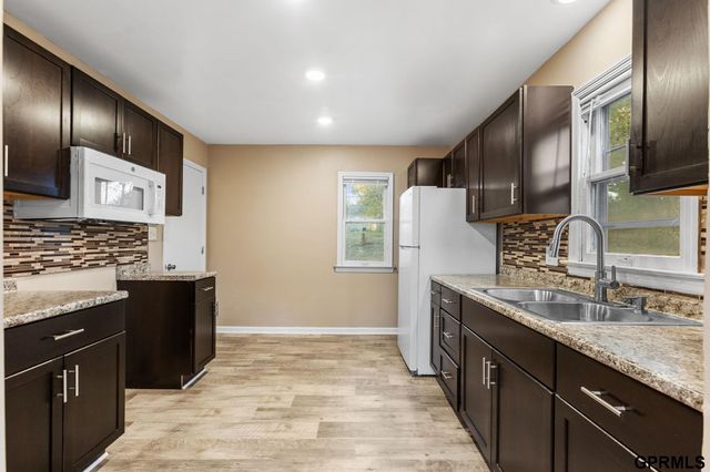 4121 N 44th Street, Omaha, NE 68111