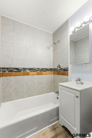 4121 N 44th Street, Omaha, NE 68111