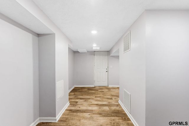 4121 N 44th Street, Omaha, NE 68111