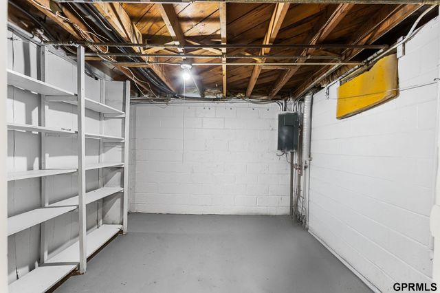 4121 N 44th Street, Omaha, NE 68111