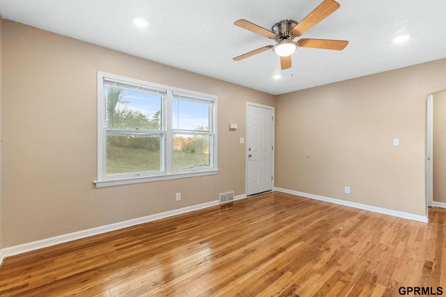 4121 N 44th Street, Omaha, NE 68111