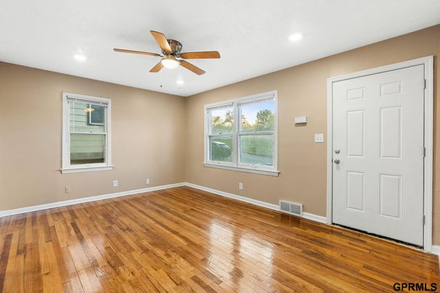 4121 N 44th Street, Omaha, NE 68111