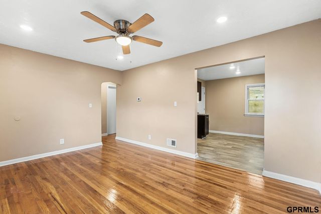 4121 N 44th Street, Omaha, NE 68111