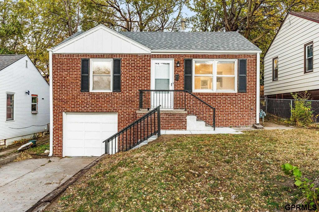 4121 N 44th Street, Omaha, NE 68111