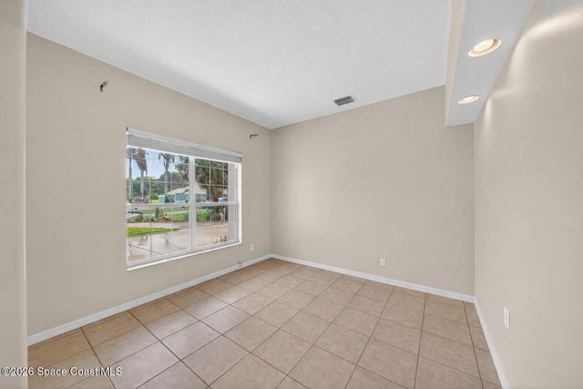 914 Sierra Place NE, Palm Bay, FL 32907