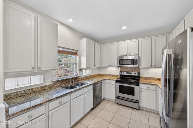 914 Sierra Place NE, Palm Bay, FL 32907