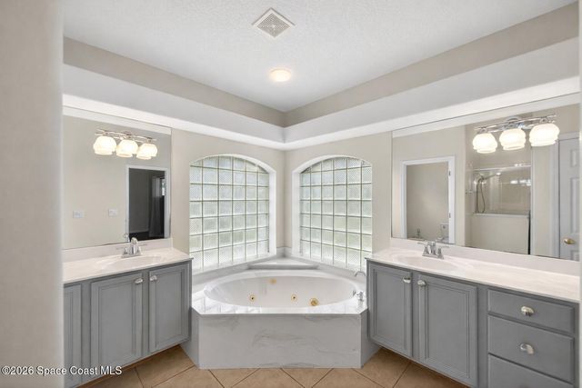914 Sierra Place NE, Palm Bay, FL 32907