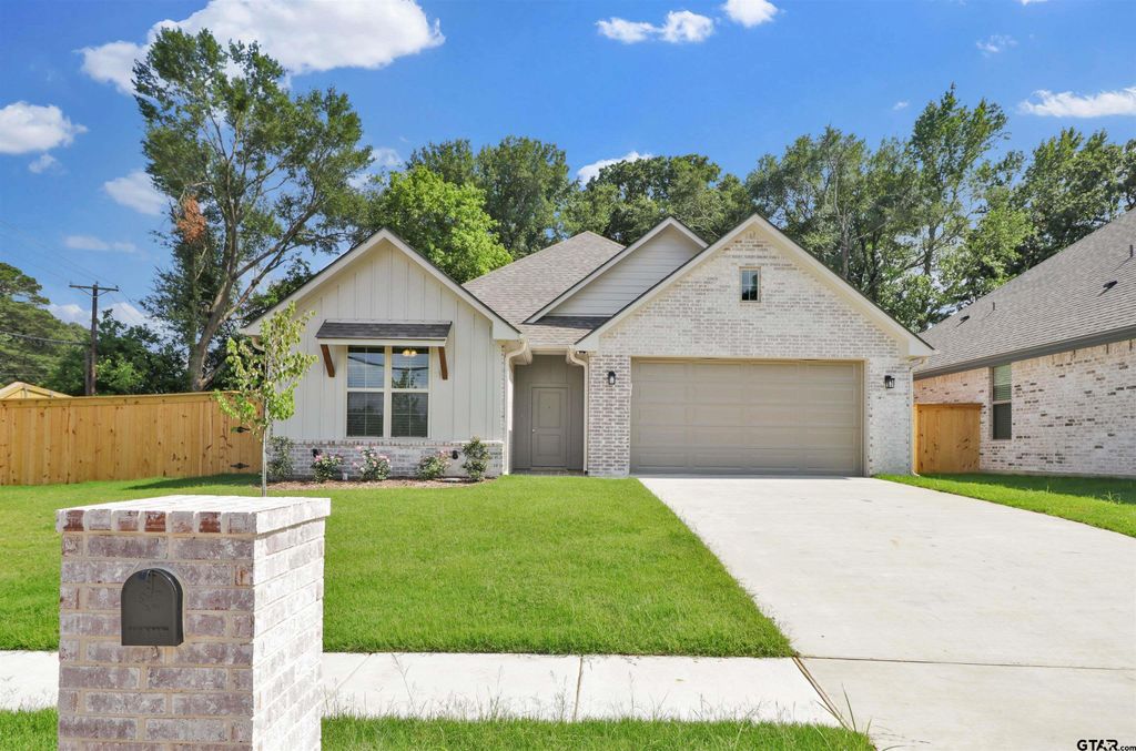 3065 Guinn Farms Rd, Tyler, TX 75707