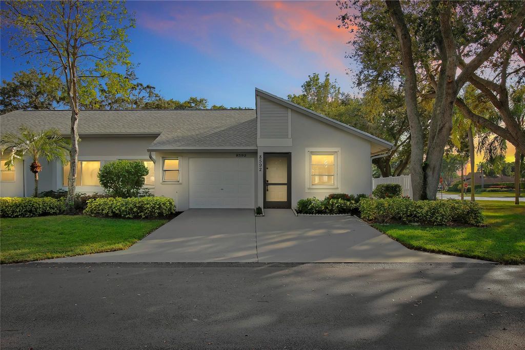 8592 Flamingo Dr, Boca Raton, FL 33496