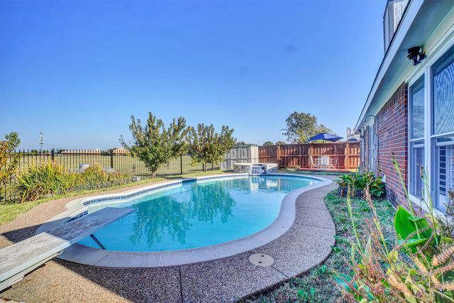 3732 Cove Meadow Lane, Fort Worth, TX 76123