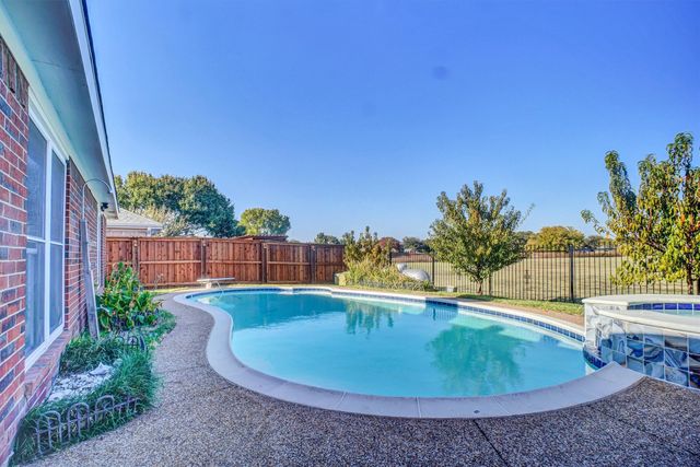 3732 Cove Meadow Lane, Fort Worth, TX 76123