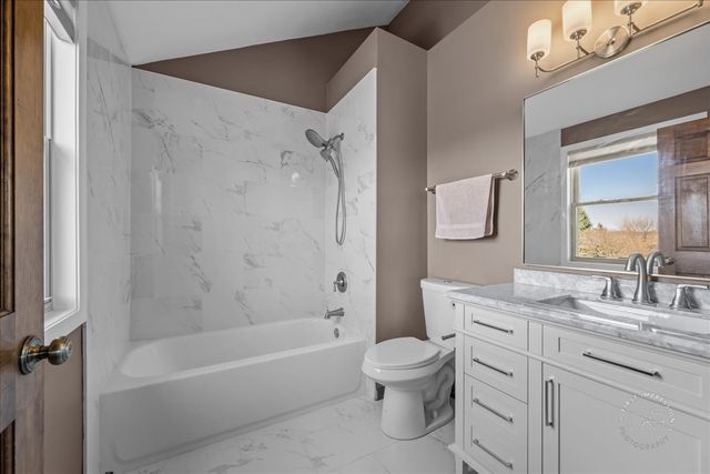 2S904 Heritage Glen Court, Batavia, IL 60510