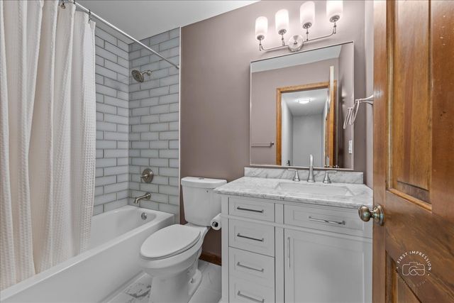 2S904 Heritage Glen Court, Batavia, IL 60510