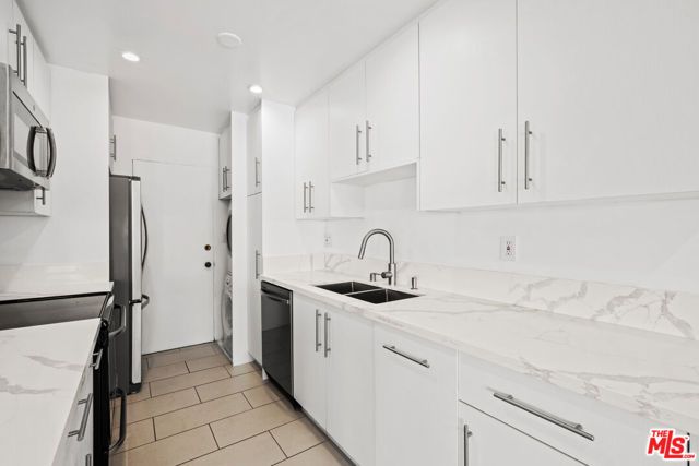 136 S Palm Drive 301, Beverly Hills, CA 90212