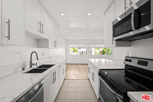 136 S Palm Drive 301, Beverly Hills, CA 90212