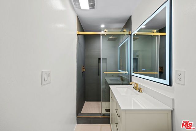 136 S Palm Drive 301, Beverly Hills, CA 90212