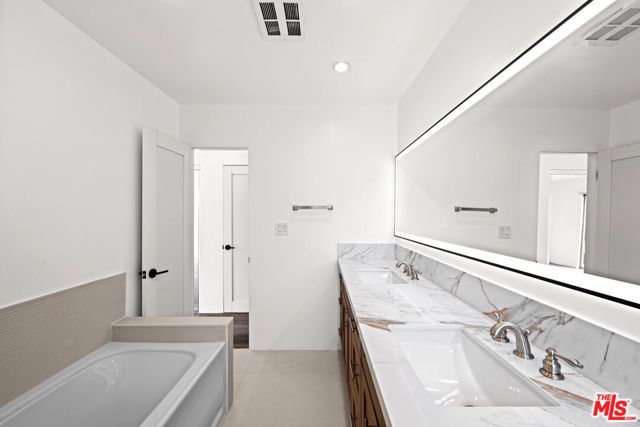 136 S Palm Drive 301, Beverly Hills, CA 90212