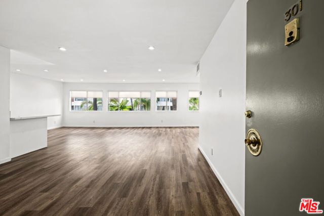 136 S Palm Drive 301, Beverly Hills, CA 90212