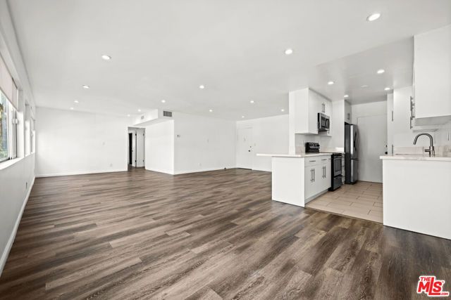 136 S Palm Drive 301, Beverly Hills, CA 90212