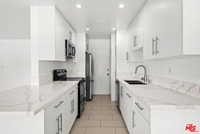 136 S Palm Drive 301, Beverly Hills, CA 90212